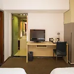 Motel Shanghai Waigaoqiao Free Trade Zone Huashan Road