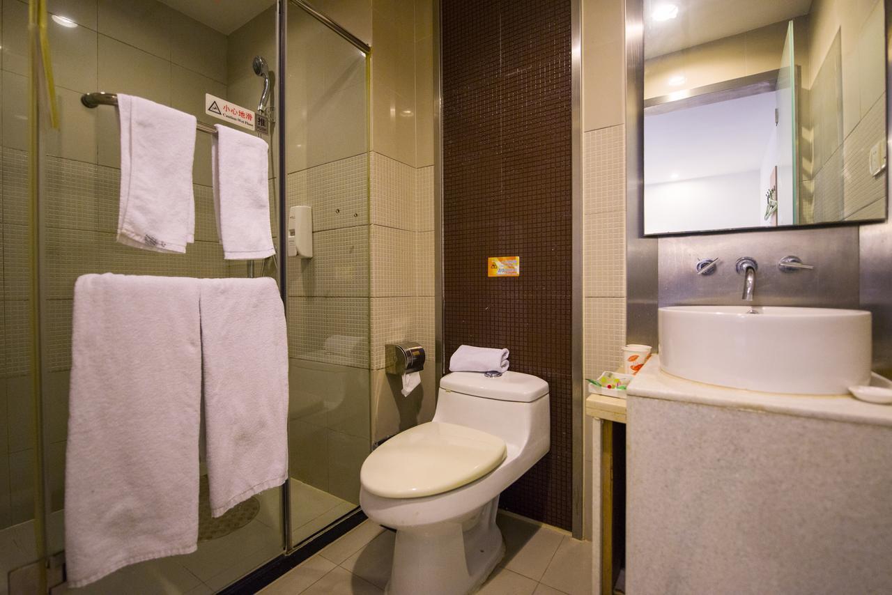 Waigaoqiao Free Trade Zone Huashan Road Hotel
