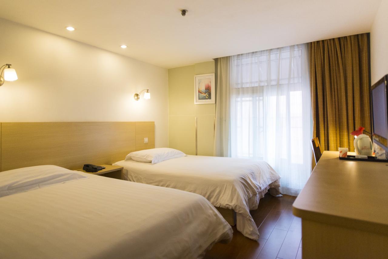 Waigaoqiao Free Trade Zone Huashan Road Hotel 2*